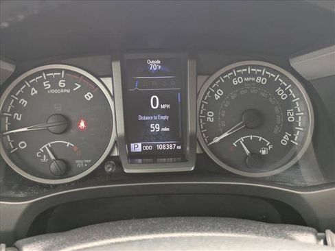 Used 2018 Toyota Tacoma SR5 AWD/4WD image 11