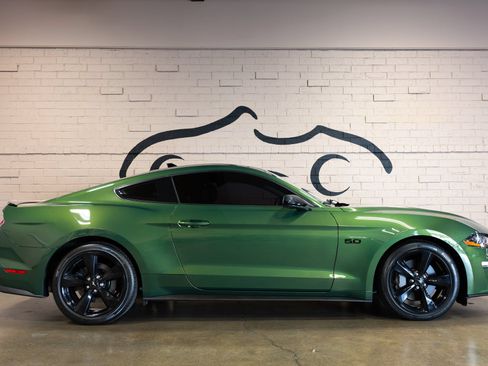Used 2022 Ford Mustang GT Premium w/ Black Accent Package RWD image 3