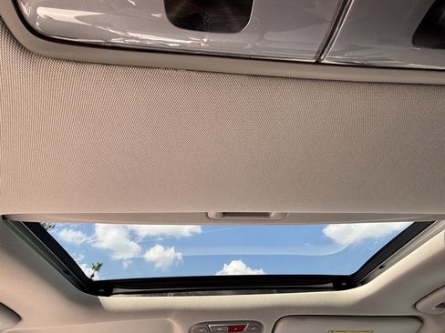 Used 2024 Kia Telluride EX image 12