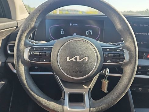 Used 2025 Kia Sportage LX FWD image 28