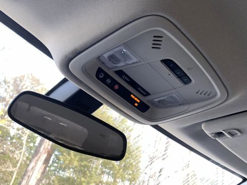 Used 2019 Chevrolet Traverse LT image 14