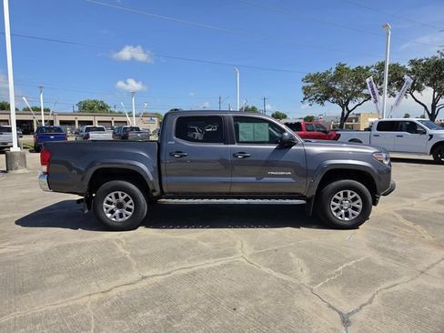 Used 2017 Toyota Tacoma SR5 w/ Tow Package RWD image 22