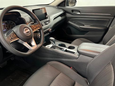 Used 2025 Nissan Altima 2.5 SV FWD image 16