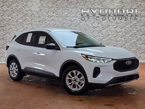 Used 2025 Ford Escape Active w/ Cold Weather Package image 1