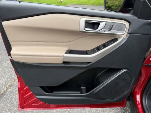 Used 2023 Ford Explorer Limited image 9