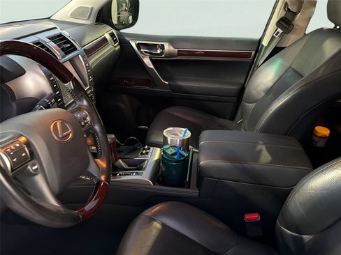 Used 2017 Lexus GX 460 Premium w/ Premium Package AWD/4WD image 4