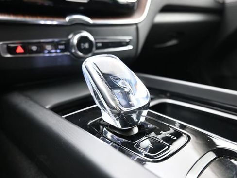 Used 2024 Volvo XC60 B5 Ultimate w/ Climate Package image 12