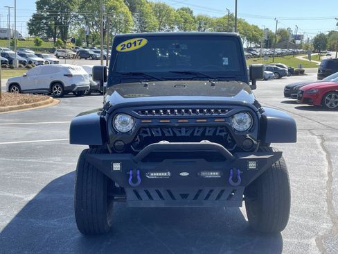 Used 2017 Jeep Wrangler Unlimited Sahara w/ Connectivity Group AWD/4WD image 2