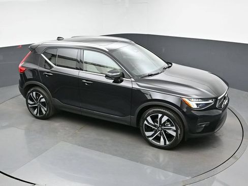 Used 2023 Volvo XC40 B4 Ultimate w/ Protection Package Premier FWD image 46