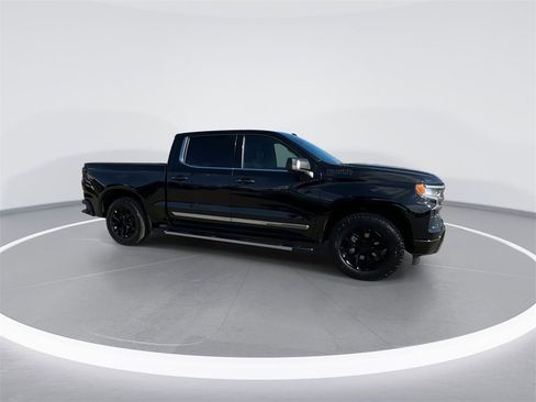 Used 2022 Chevrolet Silverado 1500 High Country w/ Technology Package image 17
