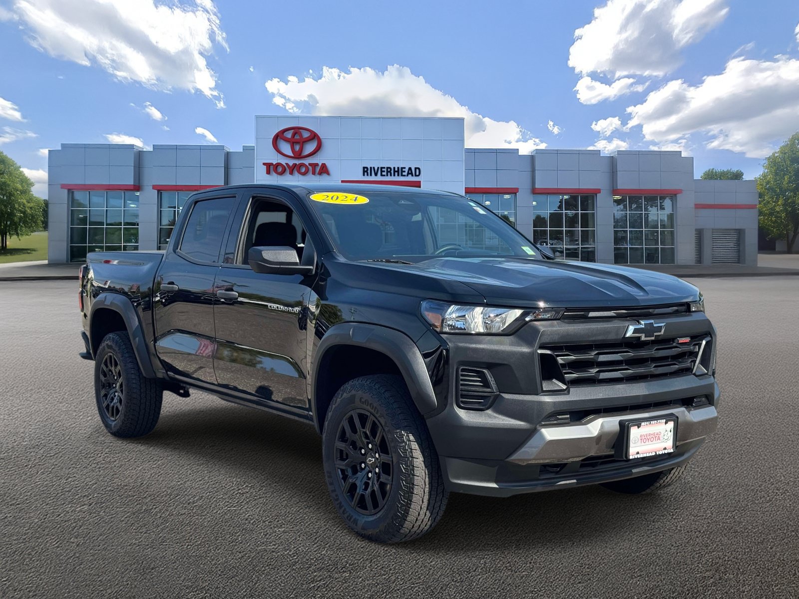 Used 2024 Chevrolet Colorado Trail Boss w/ Advanced Trailering Package AWD/4WD image 2