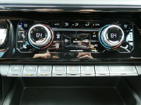 Certified 2022 GMC Sierra 1500 AT4 w/ AT4 Premium Package AWD/4WD image 33