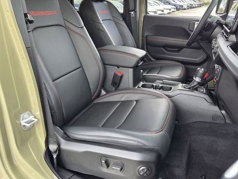 Used 2025 Jeep Wrangler Unlimited Rubicon AWD/4WD image 18