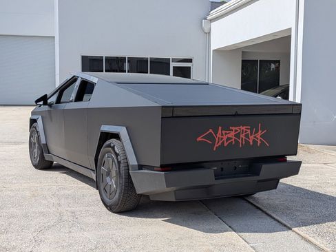 Used 2024 Tesla Cybertruck AWD Crew Cab image 7