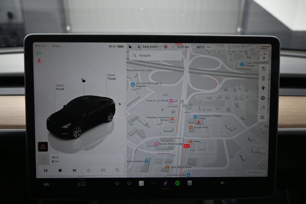 Used 2023 Tesla Model Y 2WD image 11