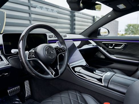 Used 2024 Mercedes-Benz S 580 4MATIC Sedan w/ AMG Line image 2