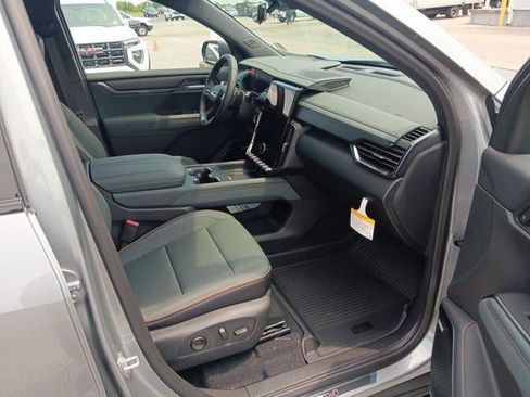 New 2026 GMC Acadia AT4 w/ LPO, Floor Liner Package AWD/4WD image 17