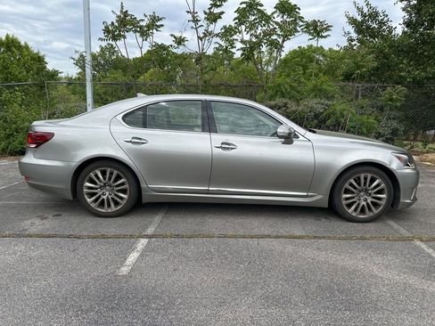 Used 2017 Lexus LS 460 w/ Comfort Package image 2