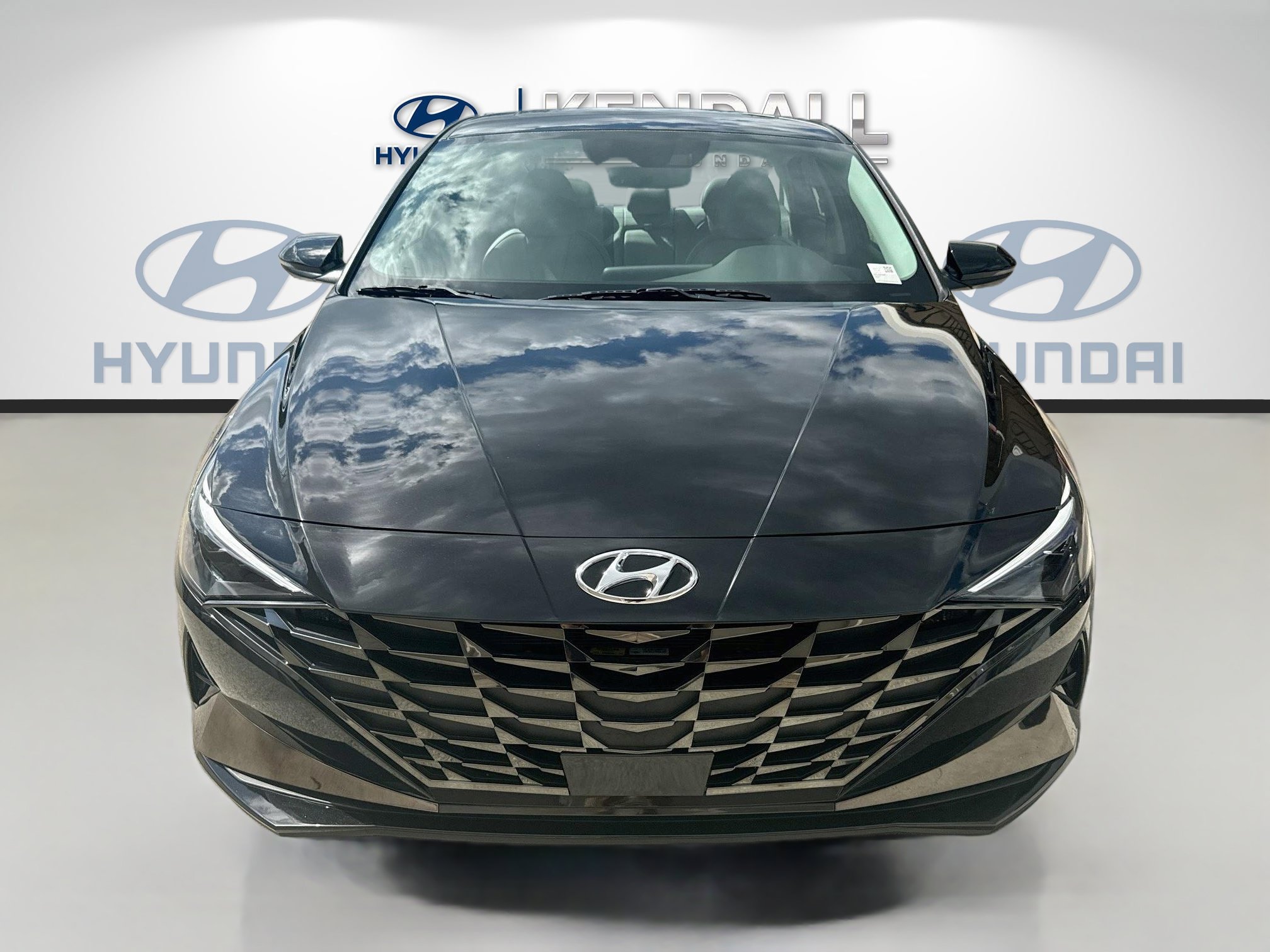 Used 2021 Hyundai Elantra Limited w/ Cargo Package FWD image 2