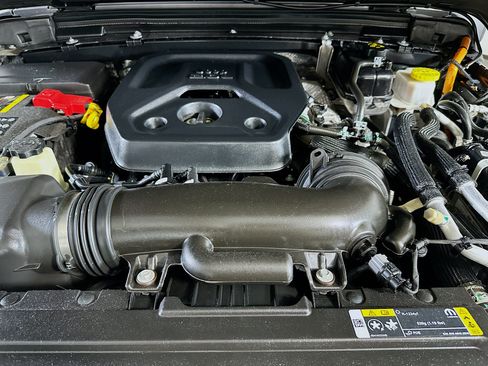 Used 2024 Jeep Wrangler Unlimited AWD/4WD image 31