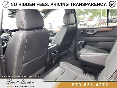 Used 2025 GMC Yukon Denali AWD/4WD image 13