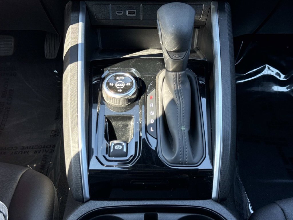 Used 2024 Chevrolet Colorado Trail Boss w/ Advanced Trailering Package AWD/4WD image 8