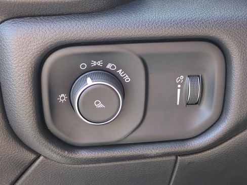 Used 2023 RAM 2500 Tradesman w/ Chrome Appearance Group image 18