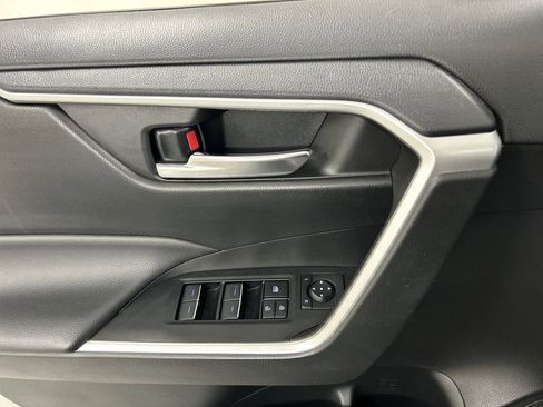 Used 2022 Toyota RAV4 XLE w/ Convenience Package image 11