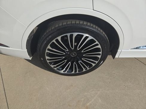Certified 2024 Lincoln Aviator Black Label w/ Dynamic Handling Package AWD/4WD image 22