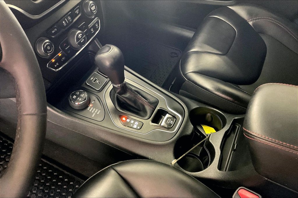 Used 2022 Jeep Cherokee Trailhawk w/ Sun, Sound & Nav Group AWD/4WD image 13