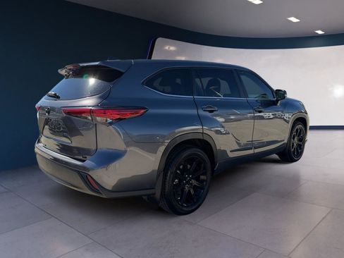 Used 2023 Toyota Highlander LE image 5