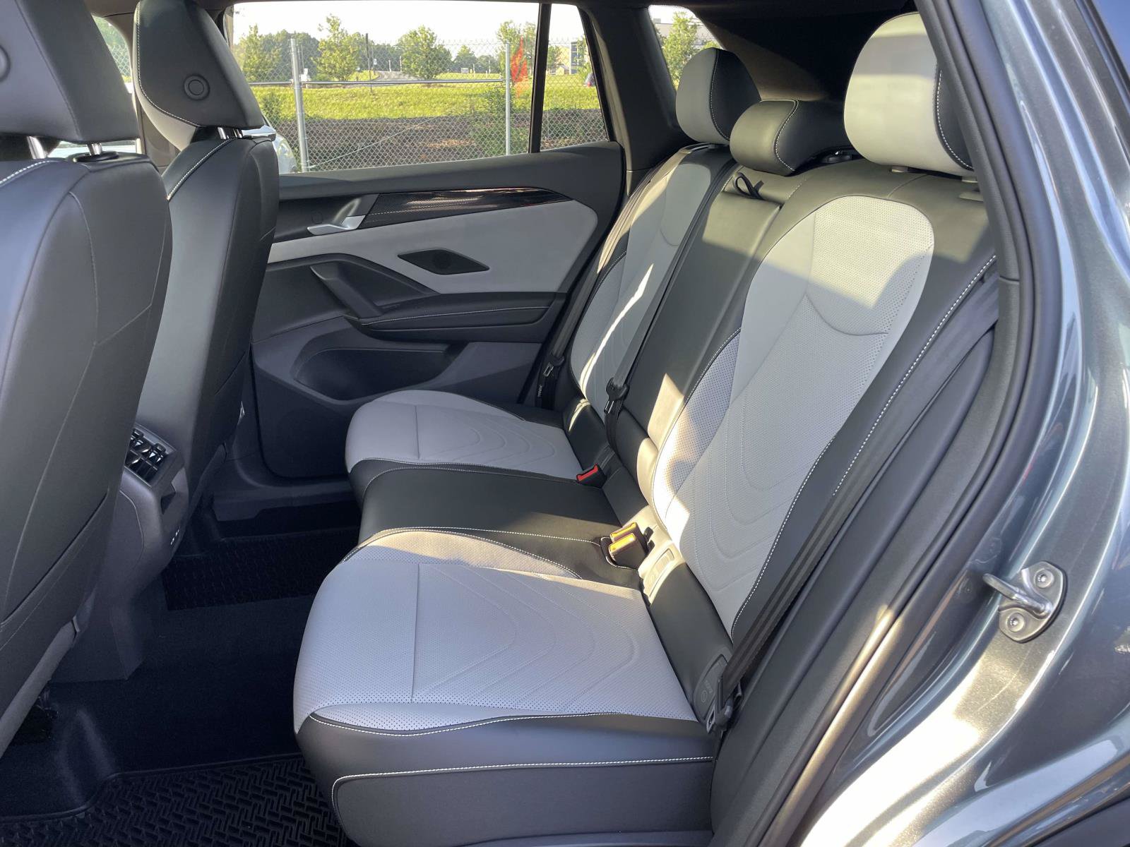 New 2026 Volkswagen Tiguan SE R-Line FWD image 12