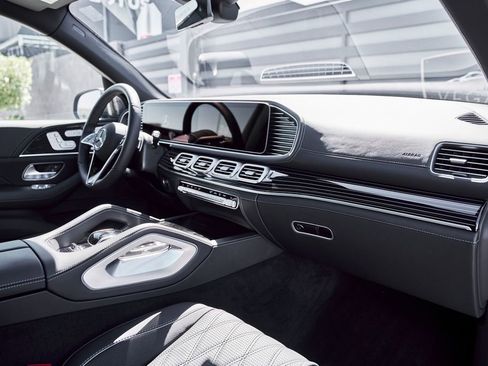Used 2026 Mercedes-Benz Maybach GLS 600 4MATIC image 41