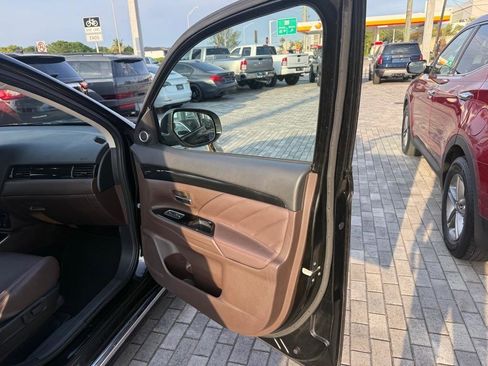 Used 2018 Mitsubishi Outlander SEL AWD/4WD image 17