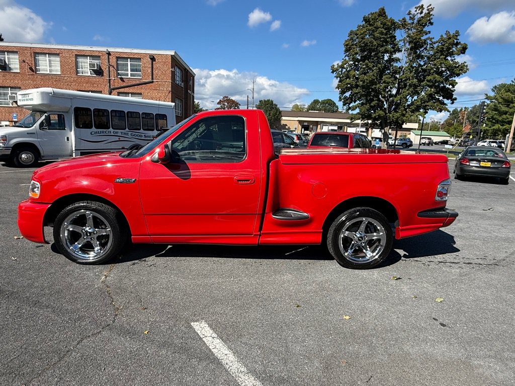 Used 2003 Ford F150 Lightning RWD image 1