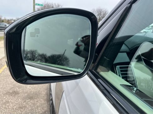 Used 2020 Land Rover Range Rover HSE image 33