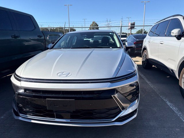 Used 2026 Hyundai Sonata SEL FWD image 2