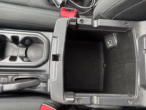 Used 2020 Jeep Wrangler Unlimited Sport image 17