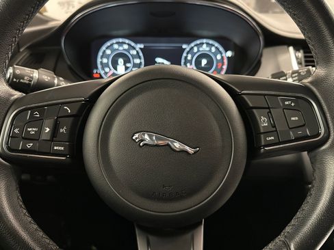 Used 2020 Jaguar E-PACE SE image 18