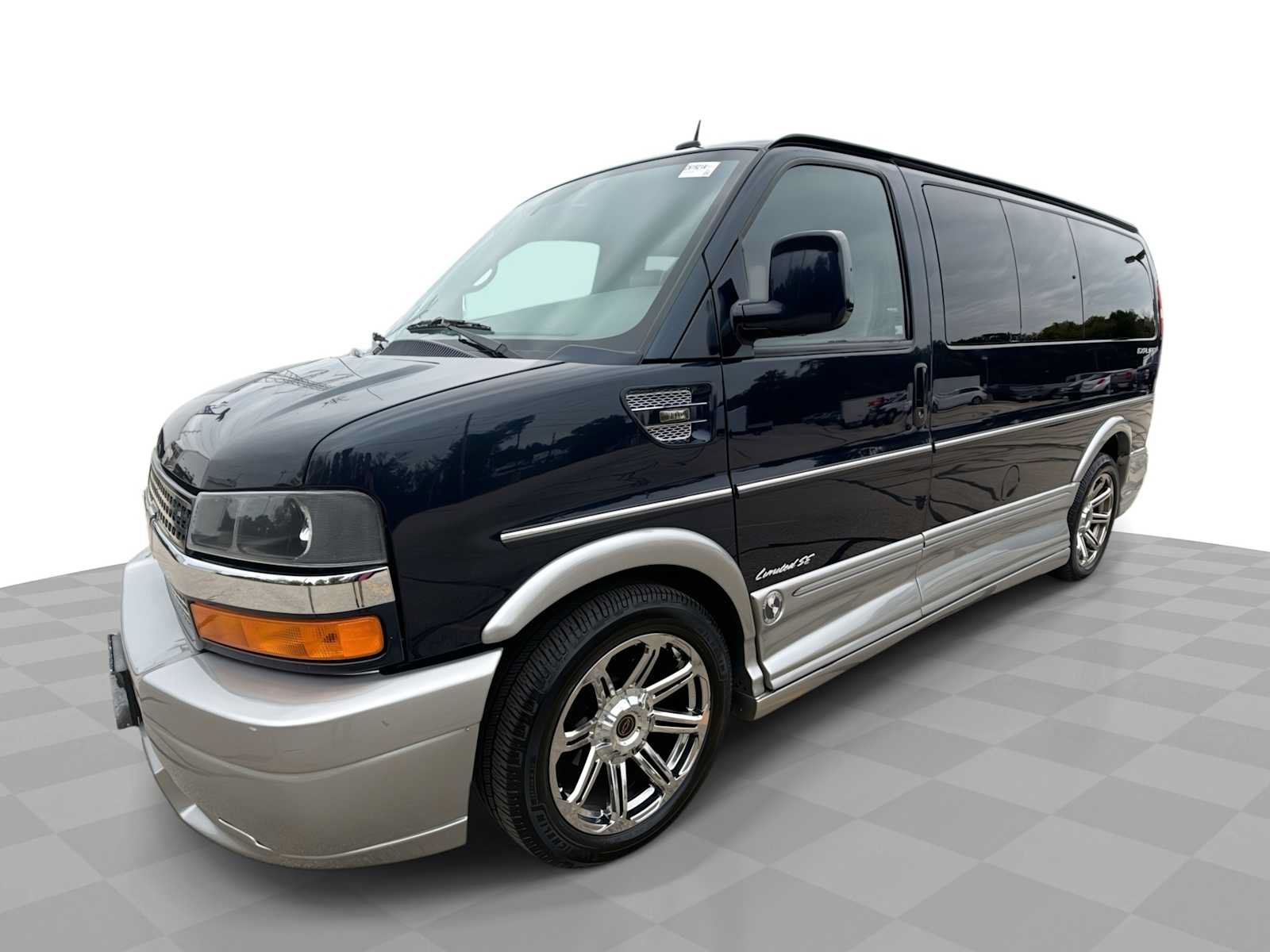 Used 2015 Chevrolet Express 2500 RWD image 1