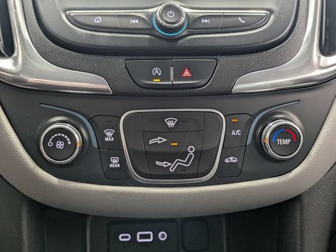 Used 2022 Chevrolet Equinox LS AWD/4WD image 11