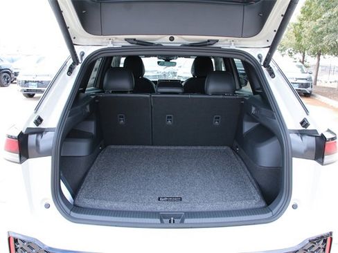 New 2026 Volkswagen Tiguan SE R-Line image 33