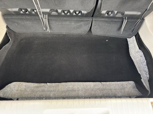 Used 2024 Chrysler Pacifica Touring-L image 12