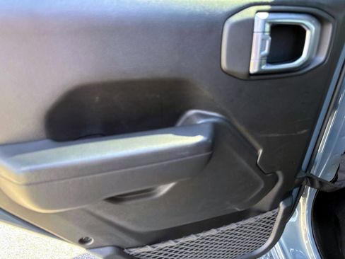 Used 2024 Jeep Wrangler Unlimited w/ Convenience Group AWD/4WD image 9