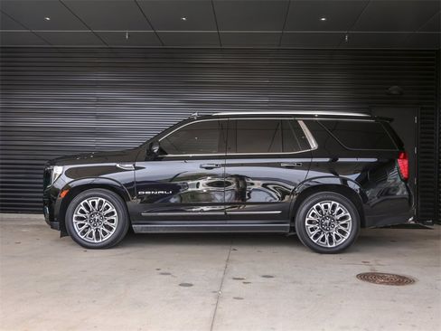 Used 2023 GMC Yukon Denali Ultimate image 2