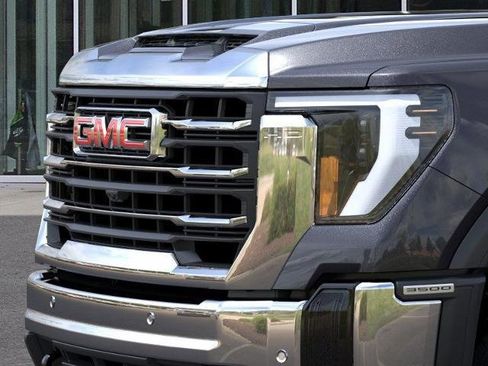 New 2026 GMC Sierra 3500 SLT w/ SLT Premium Package image 13