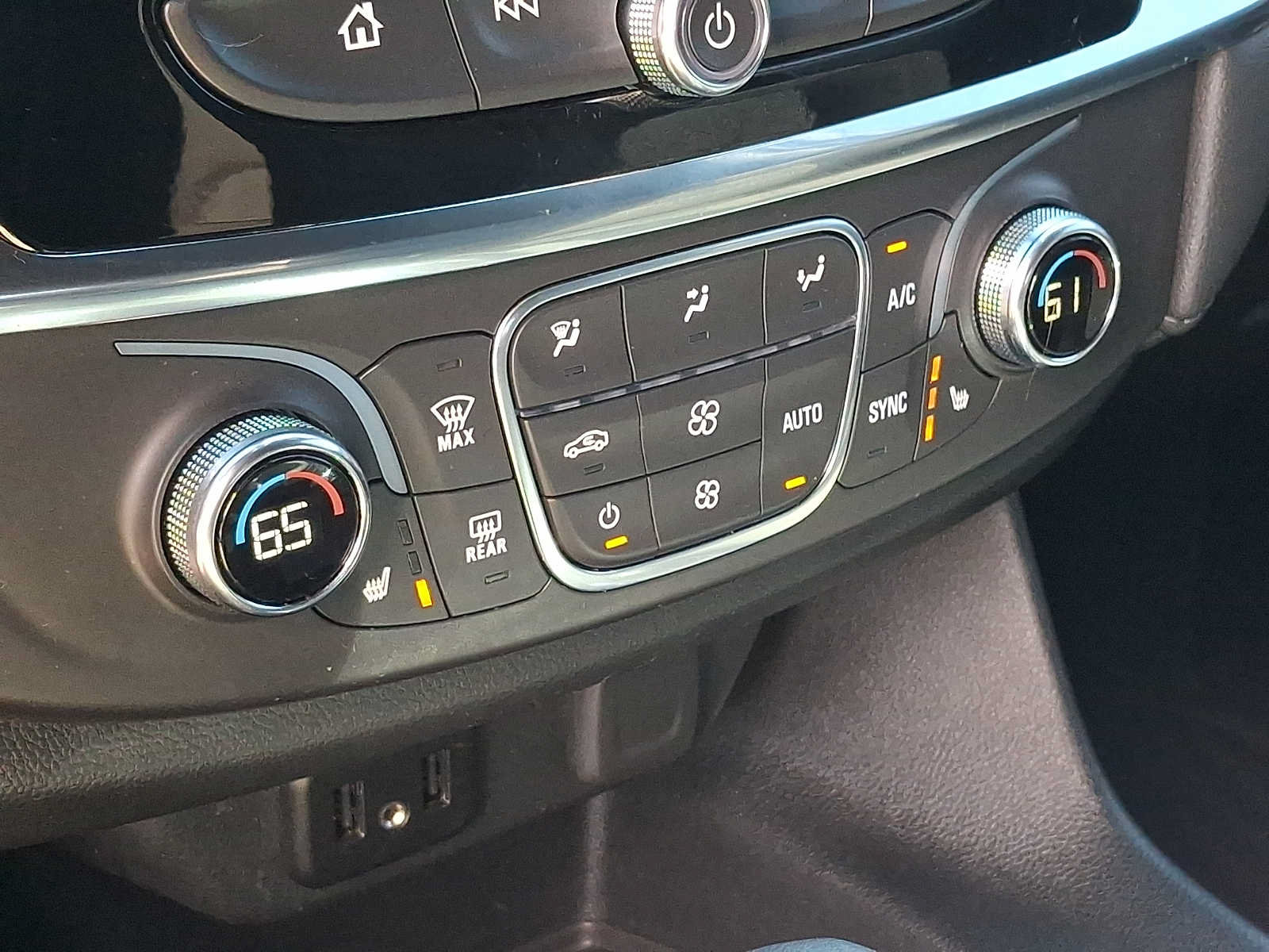 Used 2023 Chevrolet Traverse LT w/ LPO, Floor Liner Package AWD/4WD image 16