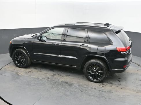 Used 2019 Jeep Grand Cherokee Altitude image 34