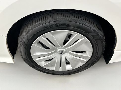 Used 2025 Nissan Leaf S image 11