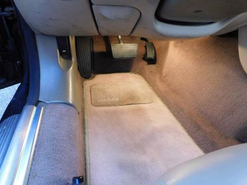 Used 2002 Jaguar XK8 Convertible image 31